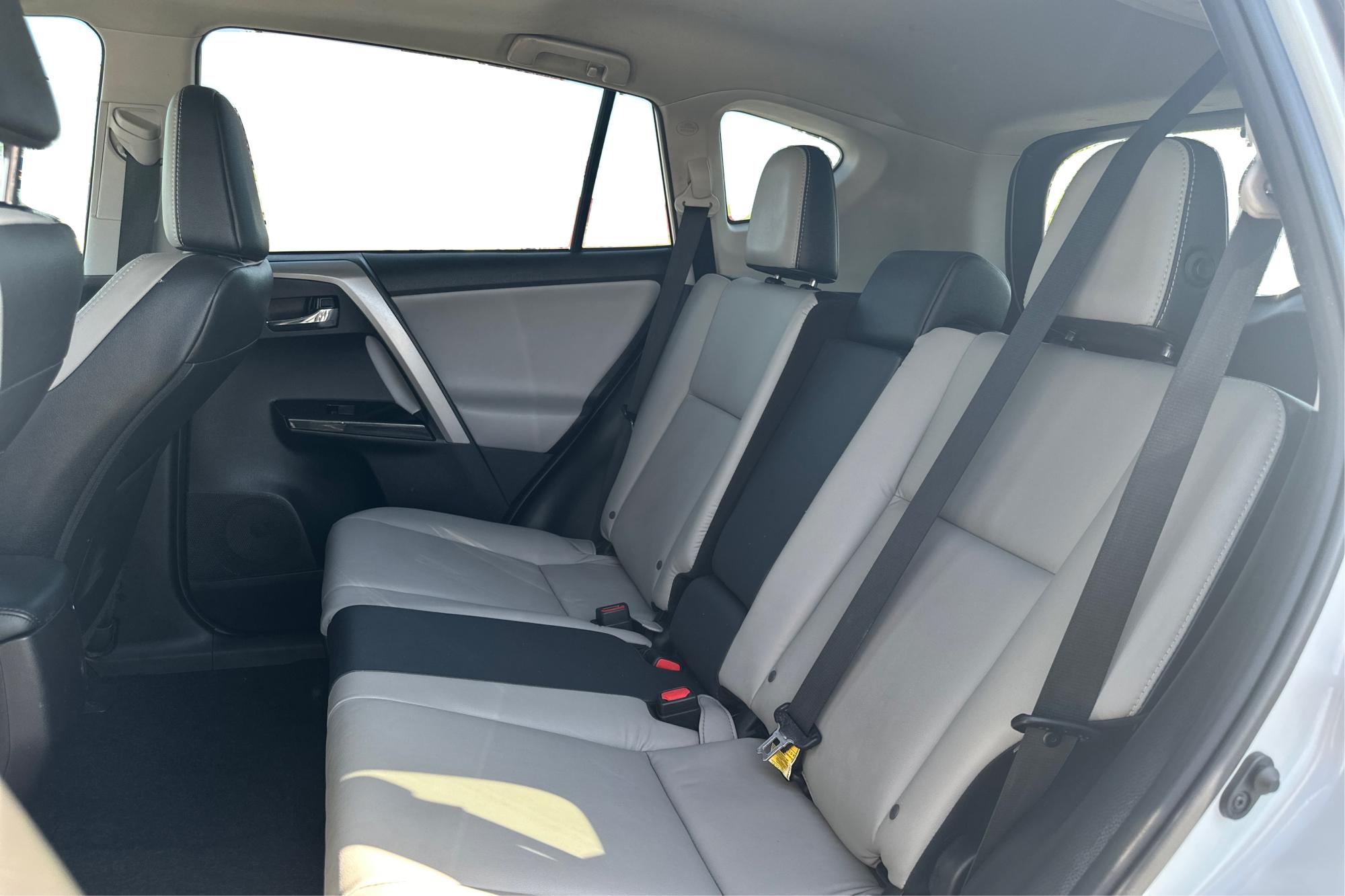 2017 White Toyota RAV4 Limited FWD (2T3YFREV5HW) with an 2.5L L4 DOHC 16V engine, 6A transmission, located at 7755 State Street, Midvale, UT, 84047, (801) 753-9063, 40.610329, -111.890656 - Photo#15