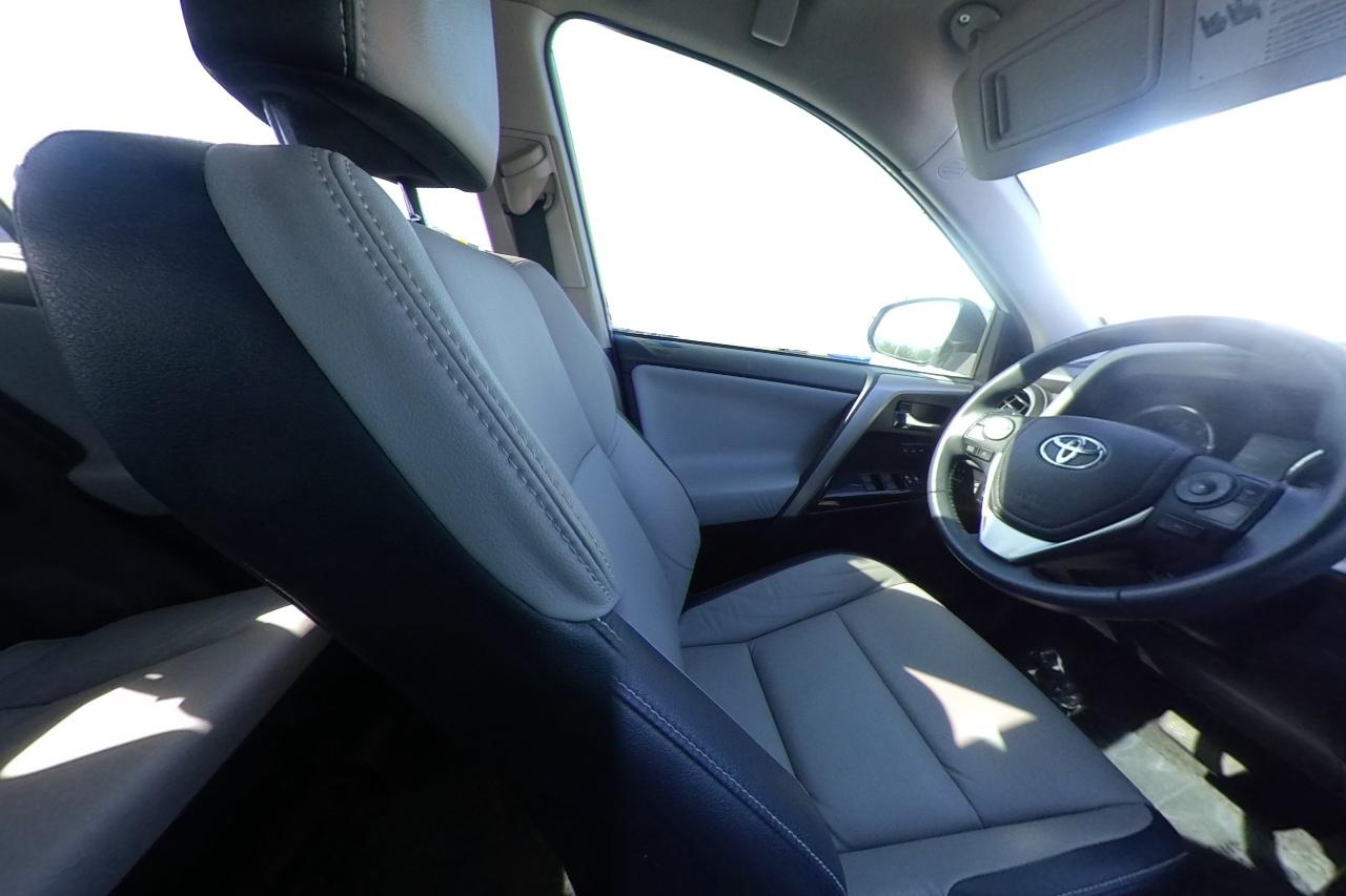 2017 White Toyota RAV4 Limited FWD (2T3YFREV5HW) with an 2.5L L4 DOHC 16V engine, 6A transmission, located at 7755 State Street, Midvale, UT, 84047, (801) 753-9063, 40.610329, -111.890656 - Photo#19
