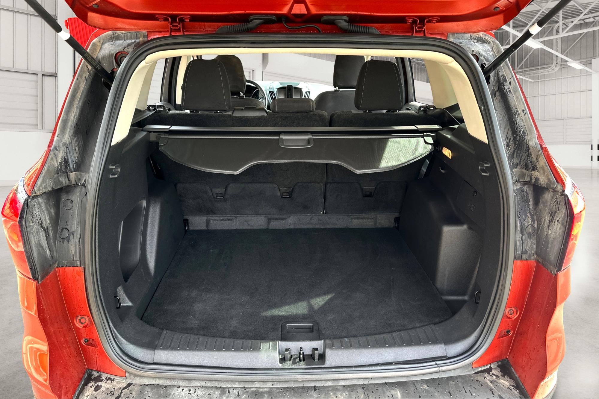 2019 Orange Ford Escape SE 4WD (1FMCU9GD0KU) with an 1.5L L4 DOHC 16V engine, 6A transmission, located at 767 S State Road, Pleasant Grove, UT, 84062, (801) 785-1058, 40.354839, -111.736687 - Photo #10