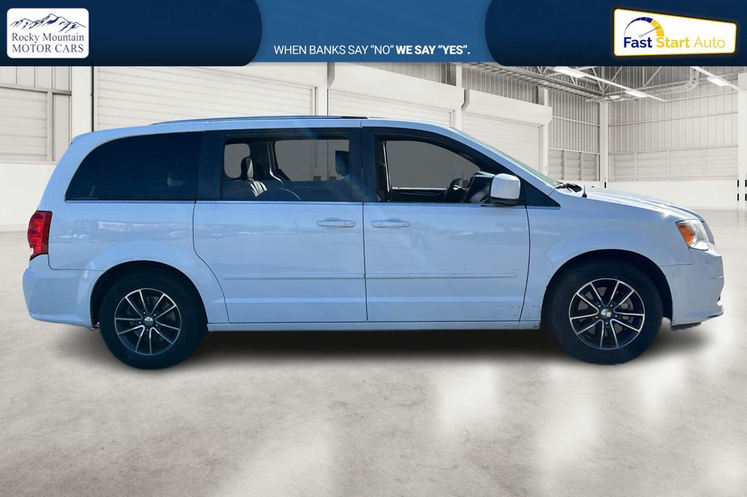2017 White Dodge Grand Caravan SXT (2C4RDGCG5HR) with an 3.6L V6 DOHC 24V engine, 6A transmission, located at 767 S State Road, Pleasant Grove, UT, 84062, (801) 785-1058, 40.354839, -111.736687 - Photo #1