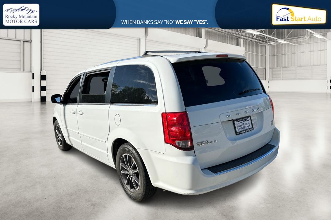 2017 White Dodge Grand Caravan SXT (2C4RDGCG5HR) with an 3.6L V6 DOHC 24V engine, 6A transmission, located at 767 S State Road, Pleasant Grove, UT, 84062, (801) 785-1058, 40.354839, -111.736687 - Photo #4
