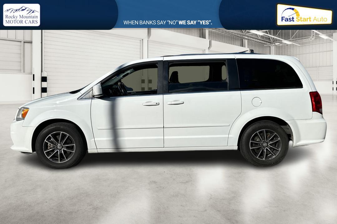 2017 White Dodge Grand Caravan SXT (2C4RDGCG5HR) with an 3.6L V6 DOHC 24V engine, 6A transmission, located at 767 S State Road, Pleasant Grove, UT, 84062, (801) 785-1058, 40.354839, -111.736687 - Photo #5