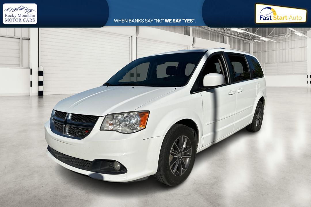 2017 White Dodge Grand Caravan SXT (2C4RDGCG5HR) with an 3.6L V6 DOHC 24V engine, 6A transmission, located at 767 S State Road, Pleasant Grove, UT, 84062, (801) 785-1058, 40.354839, -111.736687 - Photo #6