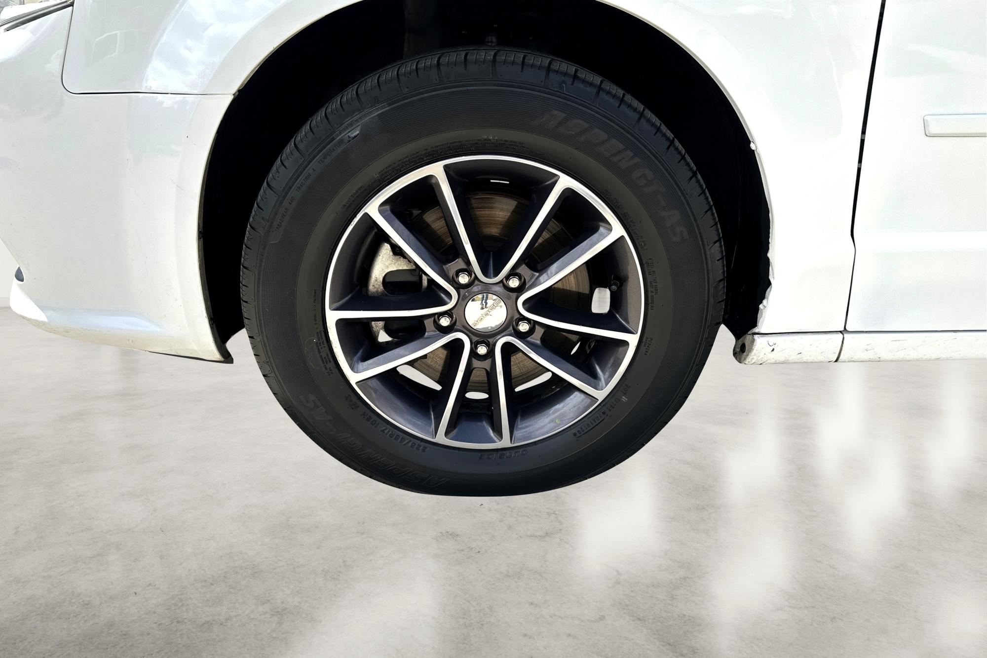 2017 White Dodge Grand Caravan SXT (2C4RDGCG6HR) with an 3.6L V6 DOHC 24V engine, 6A transmission, located at 7755 State Street, Midvale, UT, 84047, (801) 753-9063, 40.610329, -111.892159 - Photo#12