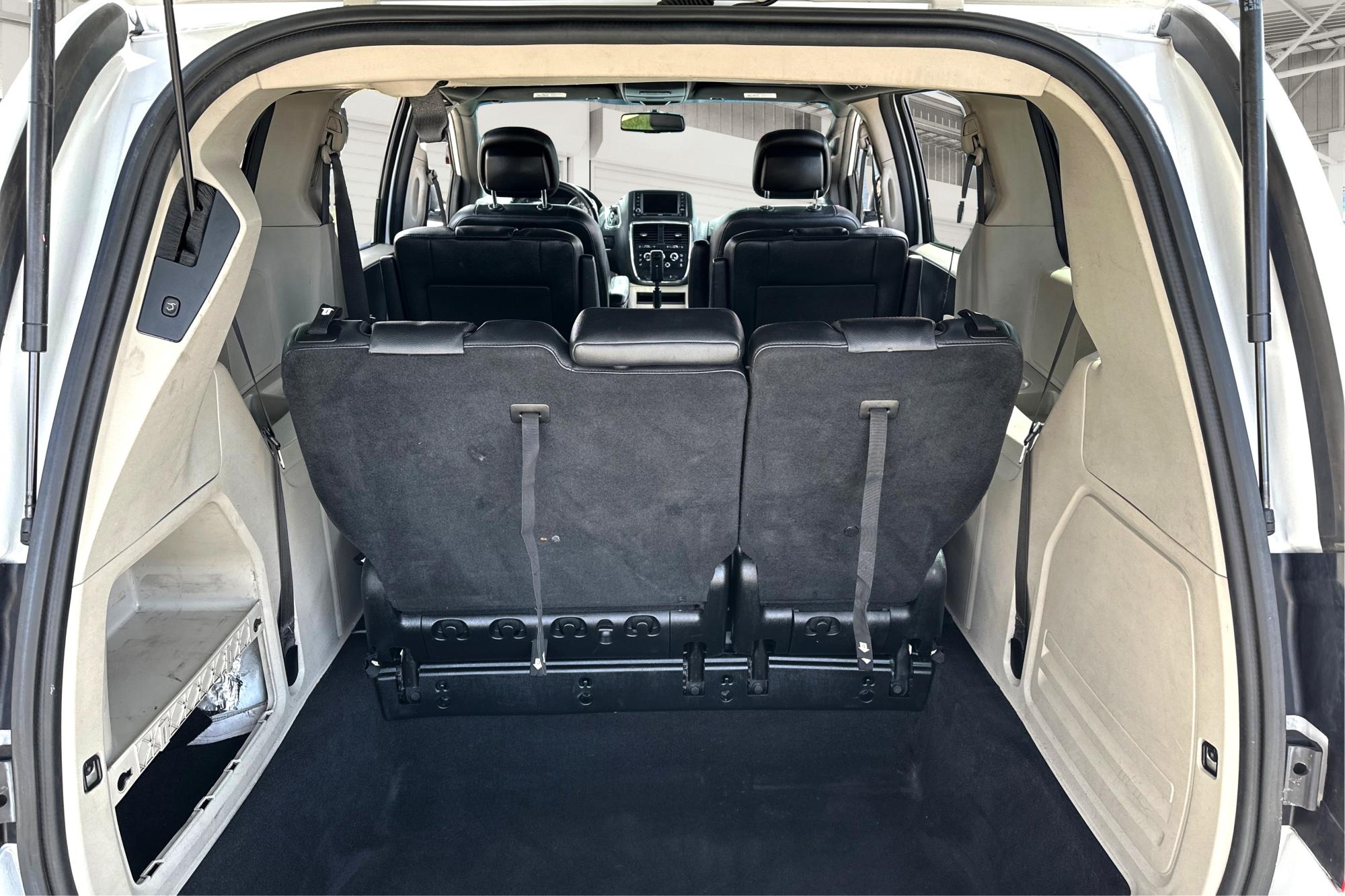 2017 White Dodge Grand Caravan SXT (2C4RDGCG6HR) with an 3.6L V6 DOHC 24V engine, 6A transmission, located at 7755 State Street, Midvale, UT, 84047, (801) 753-9063, 40.610329, -111.892159 - Photo#13