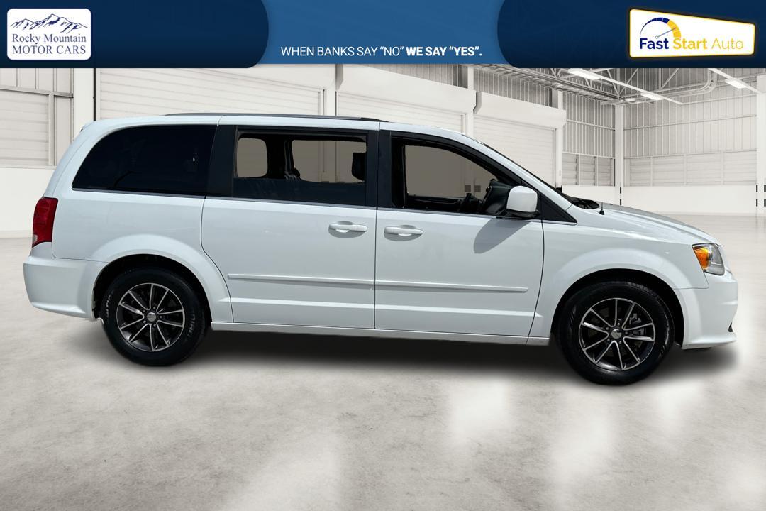 2017 White Dodge Grand Caravan SXT (2C4RDGCG6HR) with an 3.6L V6 DOHC 24V engine, 6A transmission, located at 767 S State Road, Pleasant Grove, UT, 84062, (801) 785-1058, 40.354839, -111.736687 - Photo #1
