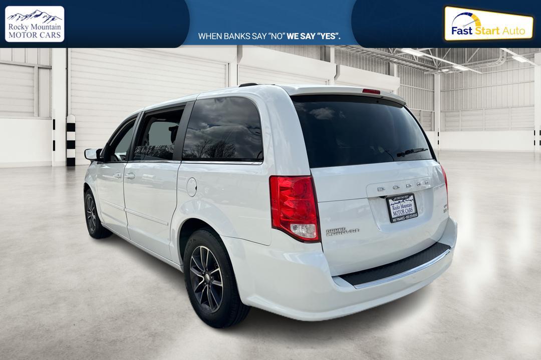 2017 White Dodge Grand Caravan SXT (2C4RDGCG6HR) with an 3.6L V6 DOHC 24V engine, 6A transmission, located at 767 S State Road, Pleasant Grove, UT, 84062, (801) 785-1058, 40.354839, -111.736687 - Photo #4