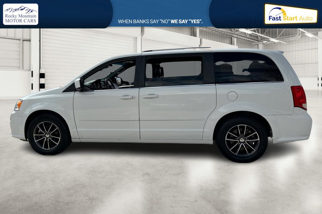 2017 White Dodge Grand Caravan SXT (2C4RDGCG6HR) with an 3.6L V6 DOHC 24V engine, 6A transmission, located at 767 S State Road, Pleasant Grove, UT, 84062, (801) 785-1058, 40.354839, -111.736687 - Photo #5