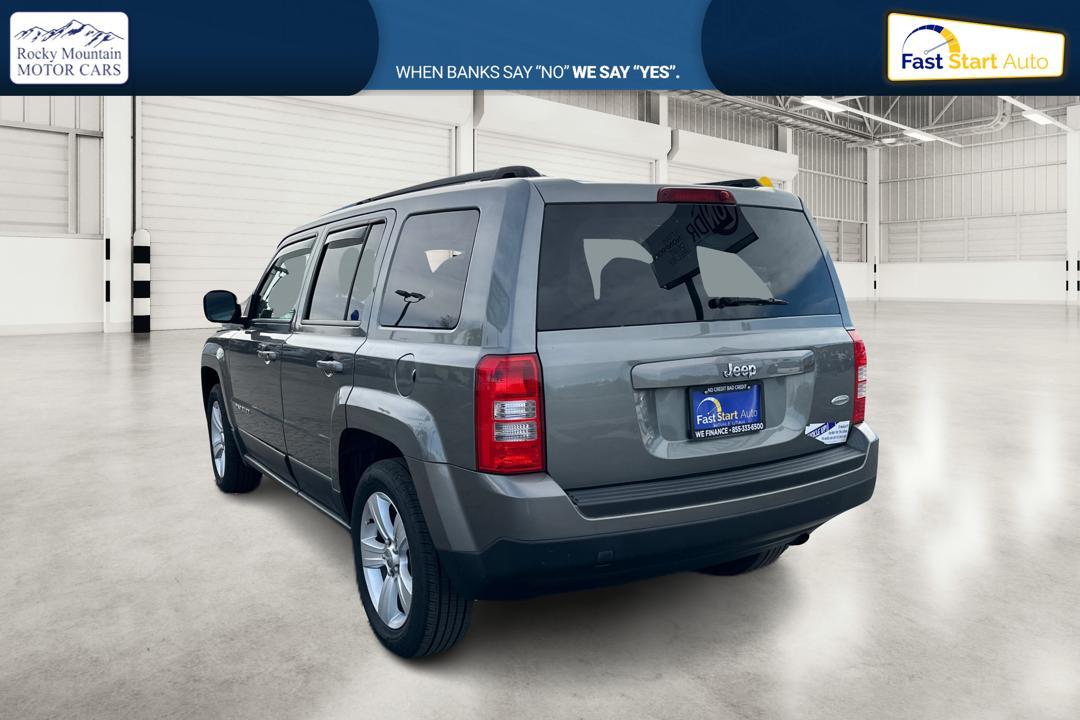 2014 Gray Jeep Patriot Latitude 2WD (1C4NJPFA4ED) with an 2.0L L4 DOHC 16V engine, Automatic, 6-Spd w/AutoStick transmission, located at 7755 State Street, Midvale, UT, 84047, (801) 753-9063, 40.610329, -111.890656 - Photo #4