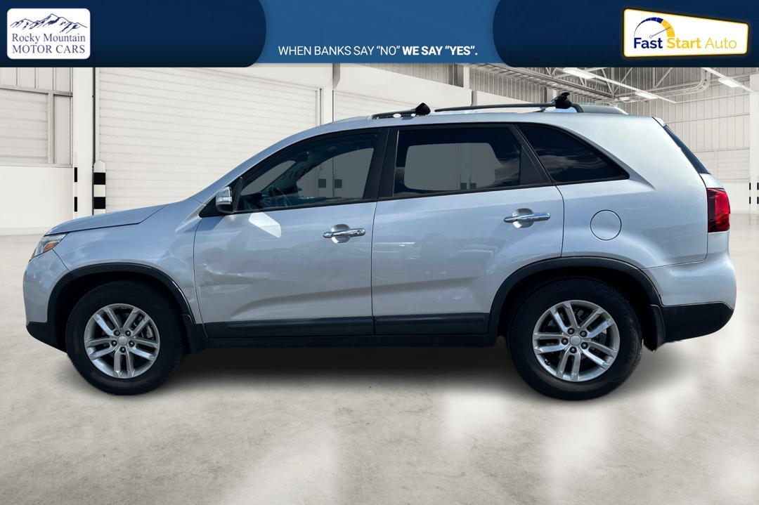 2015 Silver Kia Sorento LX V6 FWD (5XYKT4A7XFG) with an 3.3L V6 DOHC 24V engine, 6-Speed Automatic transmission, located at 7755 State Street, Midvale, UT, 84047, (801) 753-9063, 40.610329, -111.892159 - Photo #5