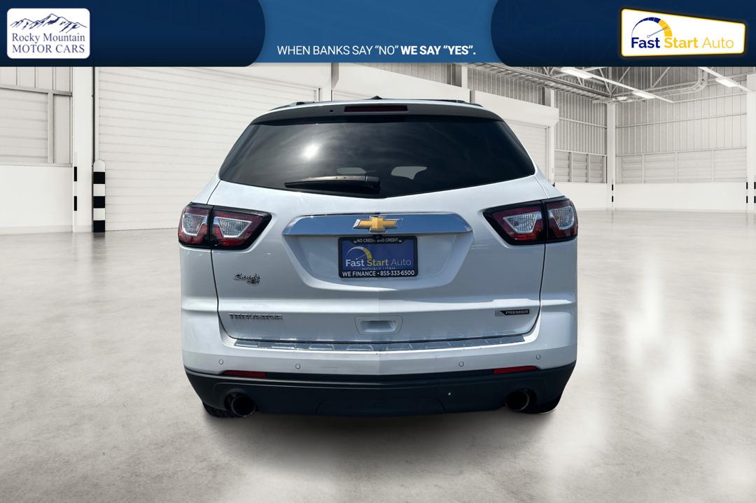 2017 White Chevrolet Traverse Premier FWD (1GNKRJKDXHJ) with an 3.6L V6 DOHC 24V engine, 6A transmission, located at 7755 State Street, Midvale, UT, 84047, (801) 753-9063, 40.610329, -111.892159 - Photo#4