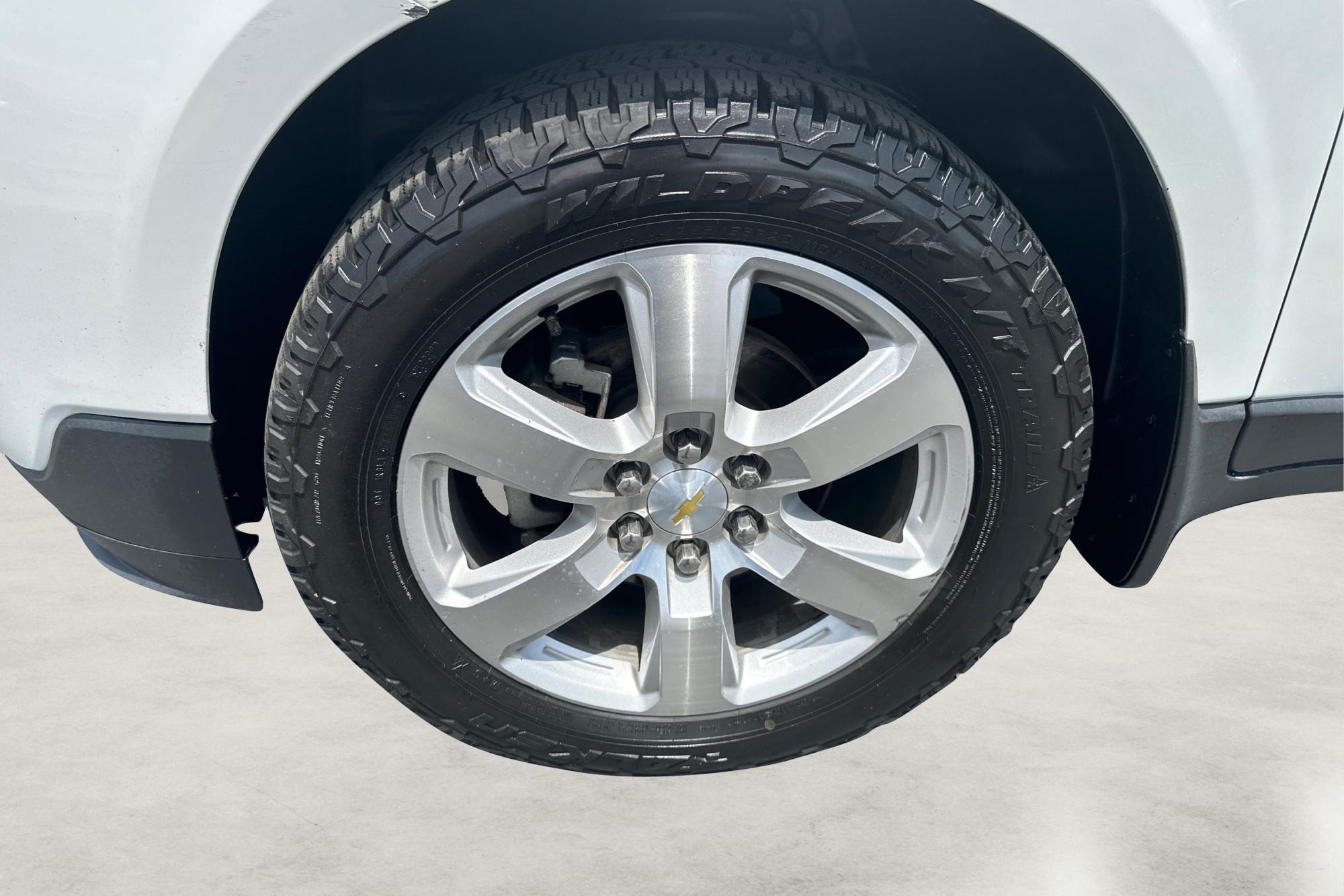 2017 White Chevrolet Traverse Premier FWD (1GNKRJKDXHJ) with an 3.6L V6 DOHC 24V engine, 6A transmission, located at 7755 State Street, Midvale, UT, 84047, (801) 753-9063, 40.610329, -111.892159 - Photo#12