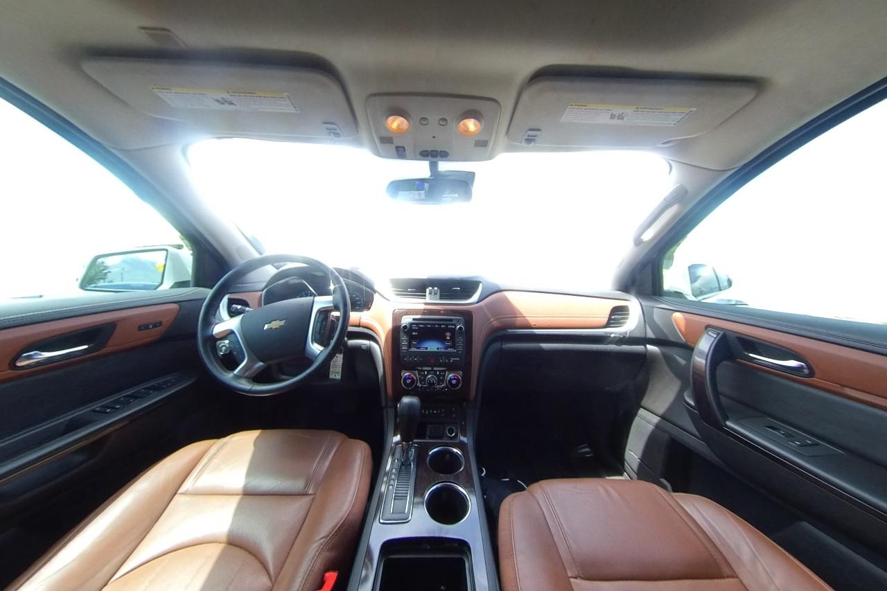 2017 White Chevrolet Traverse Premier FWD (1GNKRJKDXHJ) with an 3.6L V6 DOHC 24V engine, 6A transmission, located at 7755 State Street, Midvale, UT, 84047, (801) 753-9063, 40.610329, -111.892159 - Photo#16