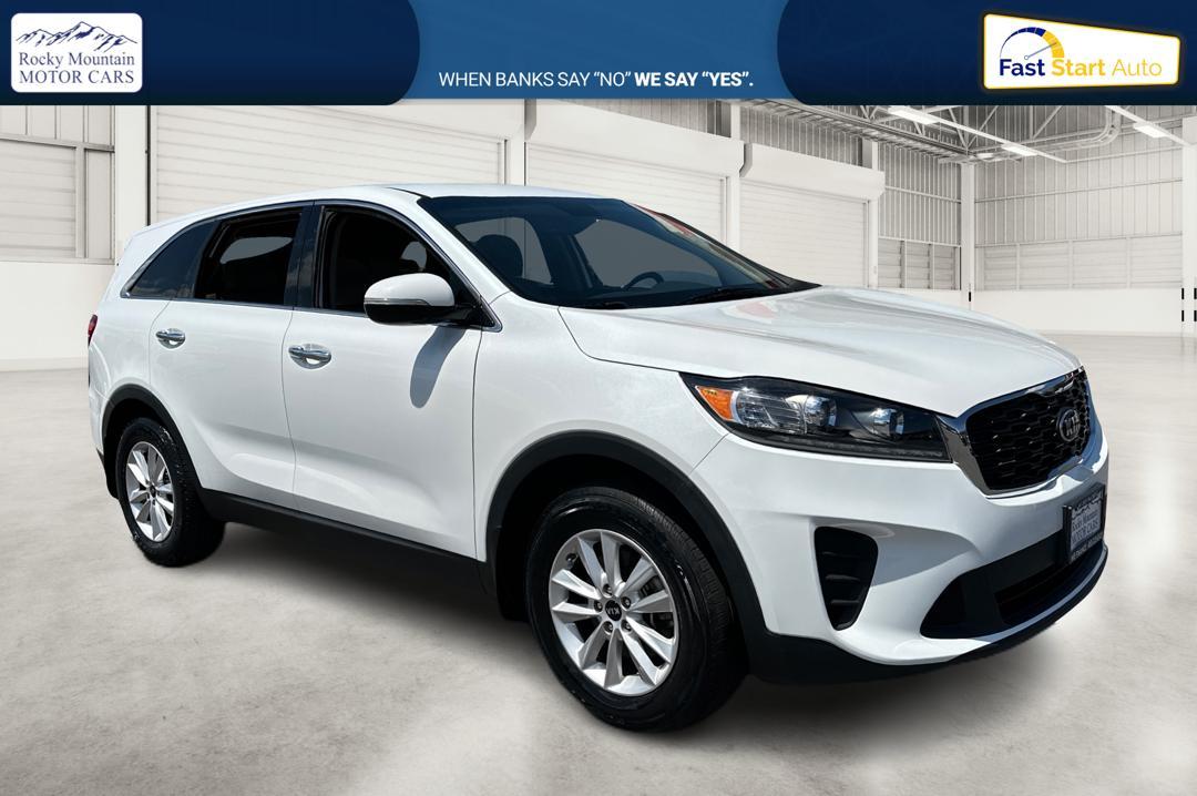 2019 White Kia Sorento LX 2WD (5XYPG4A32KG) with an 2.4L L4 DOHC 16V engine, 6A transmission, located at 767 S State Road, Pleasant Grove, UT, 84062, (801) 785-1058, 40.354839, -111.736687 - Photo #0