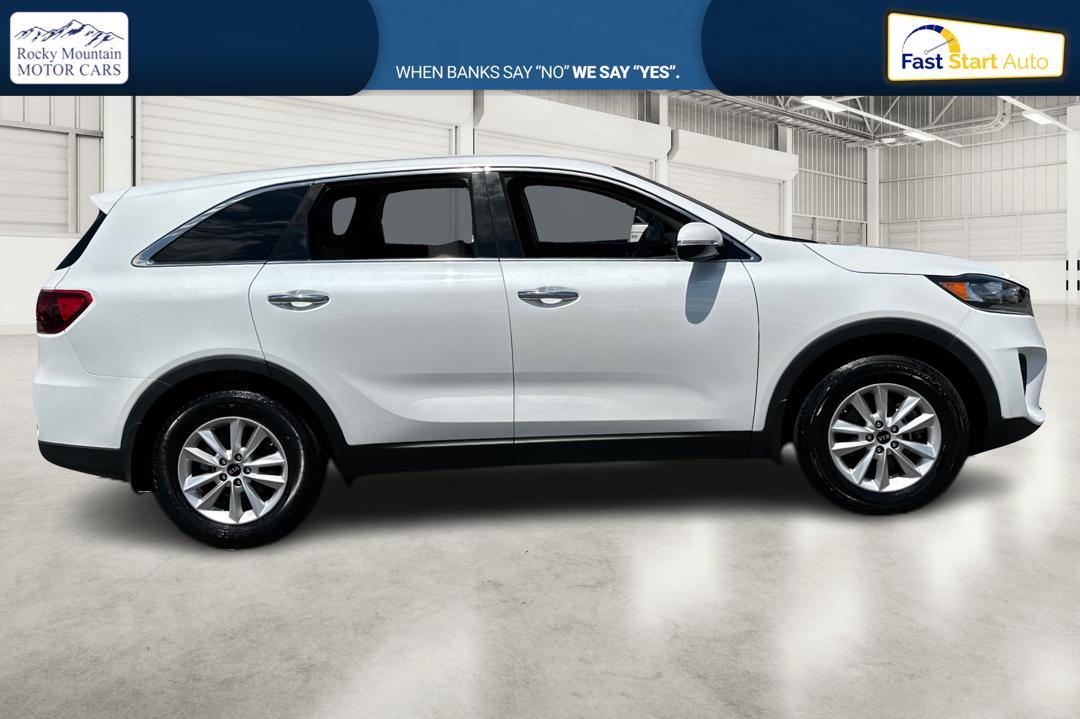 2019 White Kia Sorento LX 2WD (5XYPG4A32KG) with an 2.4L L4 DOHC 16V engine, 6A transmission, located at 767 S State Road, Pleasant Grove, UT, 84062, (801) 785-1058, 40.354839, -111.736687 - Photo #1
