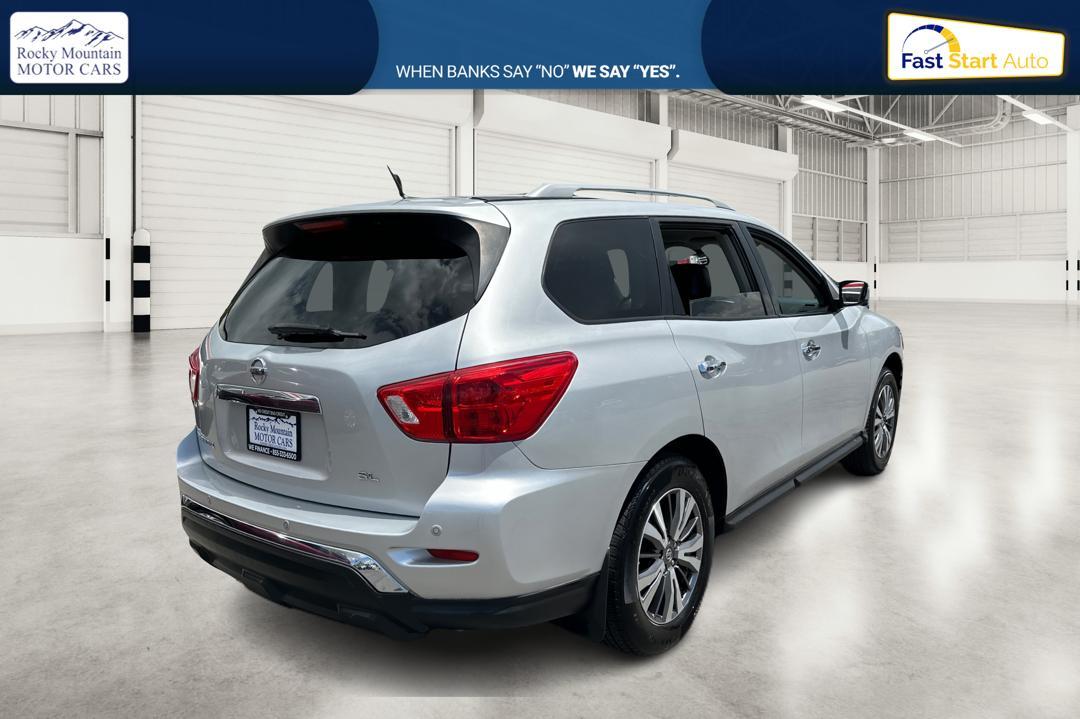2018 Silver Nissan Pathfinder (5N1DR2MN7JC) with an V6 3.5 Liter engine, Automatic, Xtronic CVT transmission, located at 767 S State Road, Pleasant Grove, UT, 84062, (801) 785-1058, 40.354839, -111.736687 - Photo #2