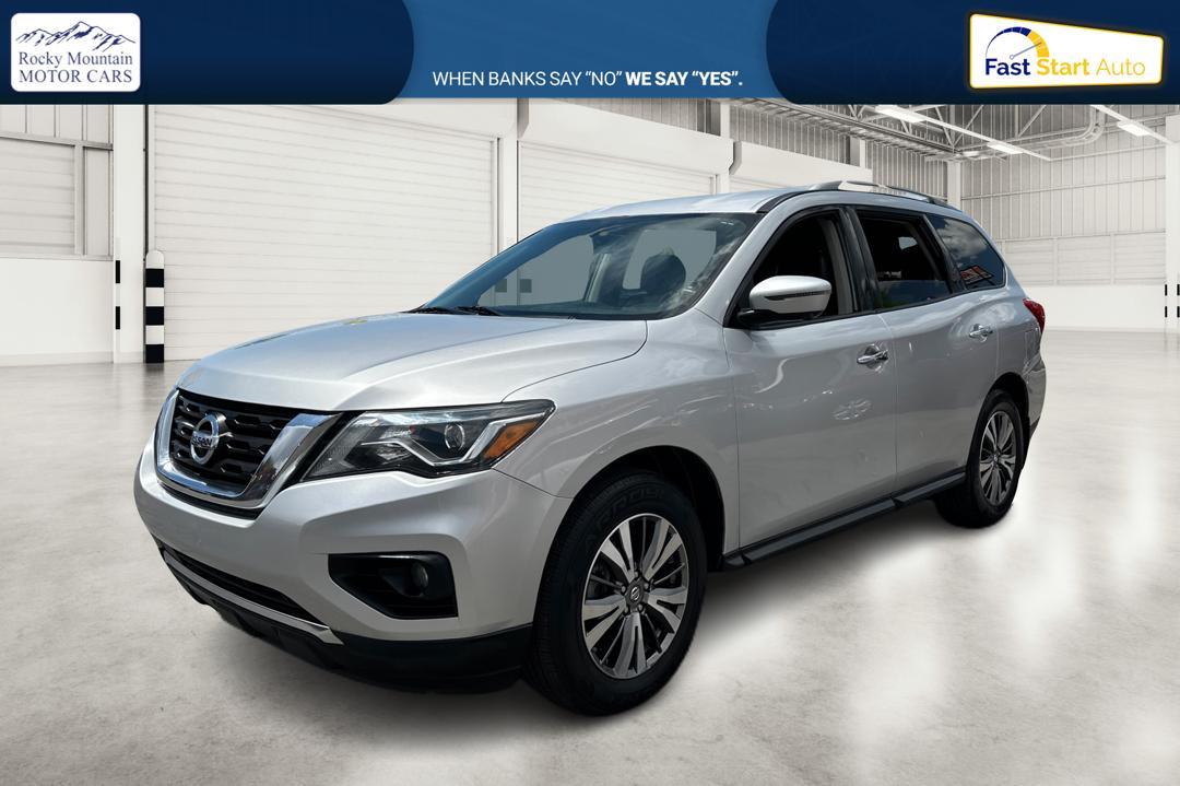 2018 Silver Nissan Pathfinder (5N1DR2MN7JC) with an V6 3.5 Liter engine, Automatic, Xtronic CVT transmission, located at 767 S State Road, Pleasant Grove, UT, 84062, (801) 785-1058, 40.354839, -111.736687 - Photo #6