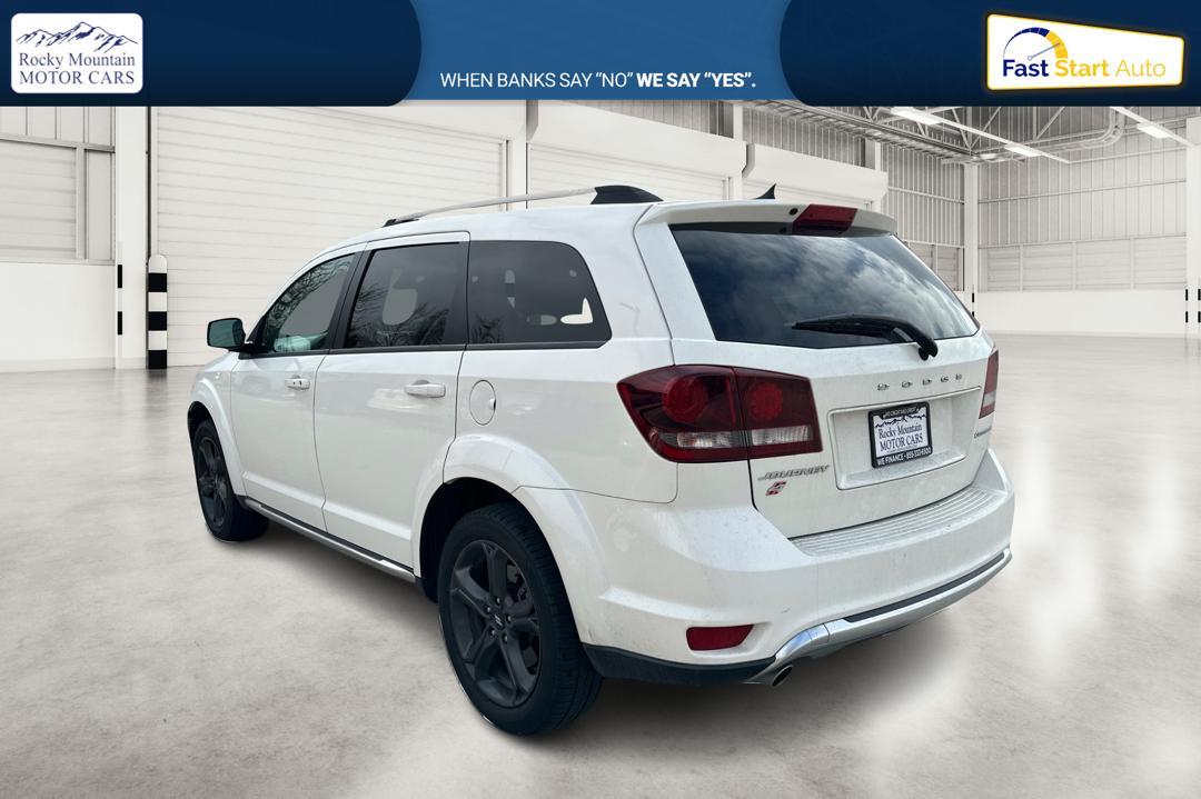 2018 White Dodge Journey Crossroad AWD (3C4PDDGGXJT) with an 3.6L V6 DOHC 24V engine, 6A transmission, located at 767 S State Road, Pleasant Grove, UT, 84062, (801) 785-1058, 40.354839, -111.736687 - Photo#5