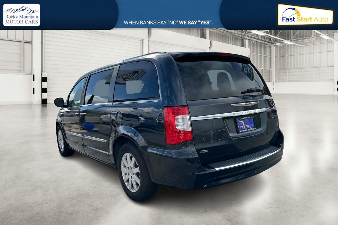 2013 Gray Chrysler Town and Country Touring (2C4RC1BG8DR) with an 3.6L V6 DOHC 24V engine, 6-Speed Automatic transmission, located at 7755 State Street, Midvale, UT, 84047, (801) 753-9063, 40.610329, -111.890656 - Photo #4