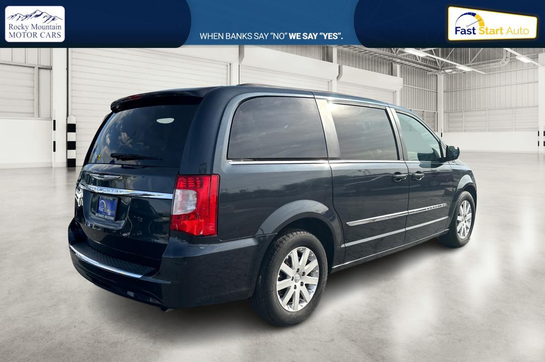 2013 Gray Chrysler Town and Country Touring (2C4RC1BG8DR) with an 3.6L V6 DOHC 24V engine, 6-Speed Automatic transmission, located at 7755 State Street, Midvale, UT, 84047, (801) 753-9063, 40.610329, -111.892159 - Photo #2