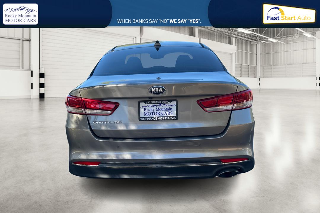 2018 Gray Kia Optima LX (5XXGT4L30JG) with an 2.4L L4 DOHC 16V engine, 6A transmission, located at 767 S State Road, Pleasant Grove, UT, 84062, (801) 785-1058, 40.354839, -111.736687 - Photo#4