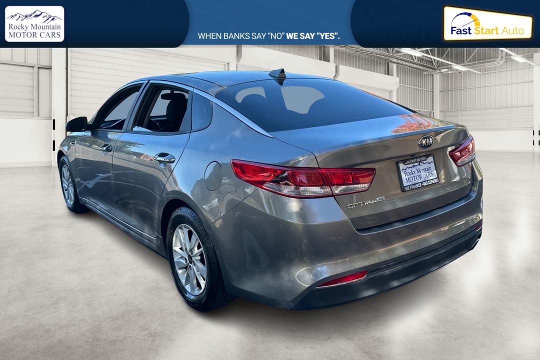 2018 Gray Kia Optima LX (5XXGT4L30JG) with an 2.4L L4 DOHC 16V engine, 6A transmission, located at 767 S State Road, Pleasant Grove, UT, 84062, (801) 785-1058, 40.354839, -111.736687 - Photo#5