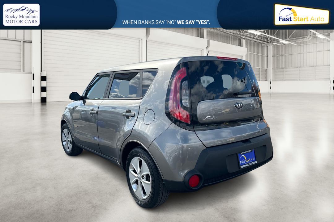 2016 Gray Kia Soul Base 6A (KNDJN2A28G7) with an 1.6L L4 DOHC 16V engine, 6A transmission, located at 7755 State Street, Midvale, UT, 84047, (801) 753-9063, 40.610329, -111.892159 - Photo #4