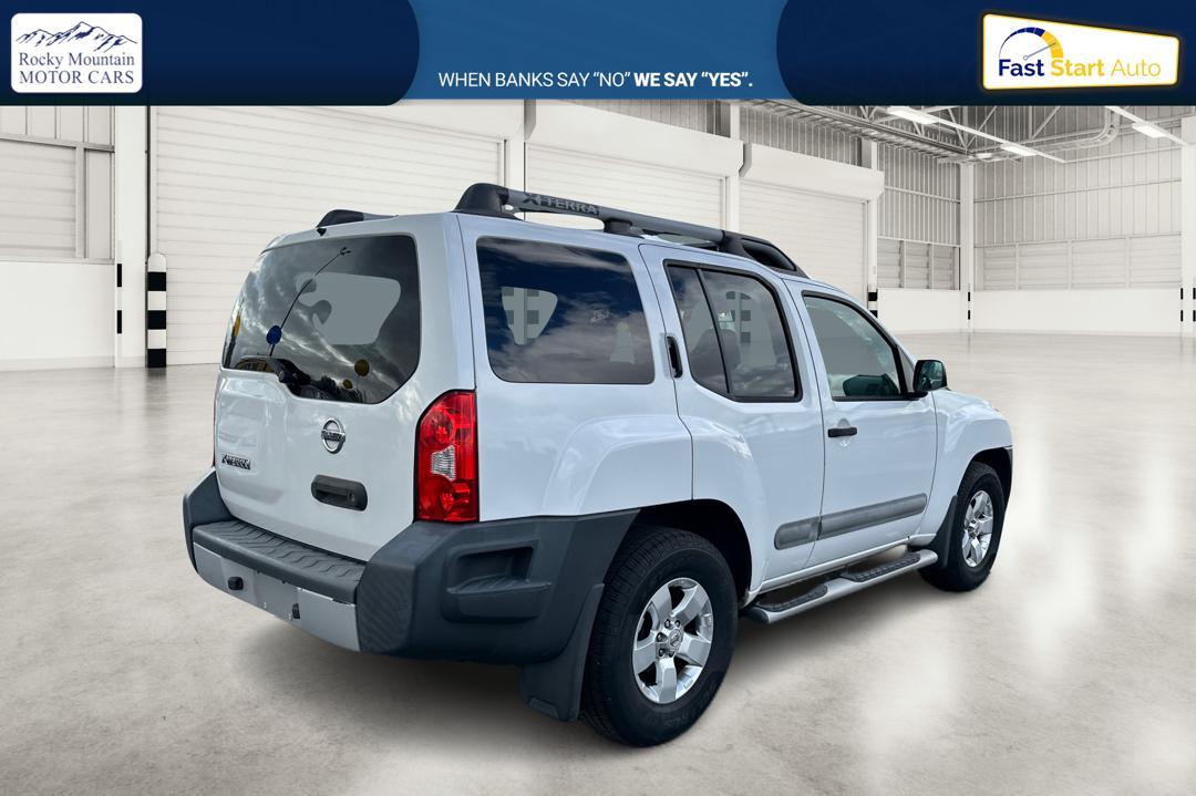 2011 White Nissan Xterra S 2WD (5N1AN0NU4BC) with an 4.0L V6 DOHC 24V engine, Automatic, 5-Spd w/Overdrive transmission, located at 7755 State Street, Midvale, UT, 84047, (801) 753-9063, 40.610329, -111.892159 - Photo #2