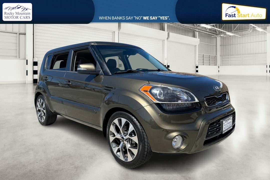 2013 Green Kia Soul ! (KNDJT2A63D7) with an 2.0L L4 DOHC 16V engine, Automatic, 6-Spd transmission, located at 767 S State Road, Pleasant Grove, UT, 84062, (801) 785-1058, 40.354839, -111.736687 - Photo #0