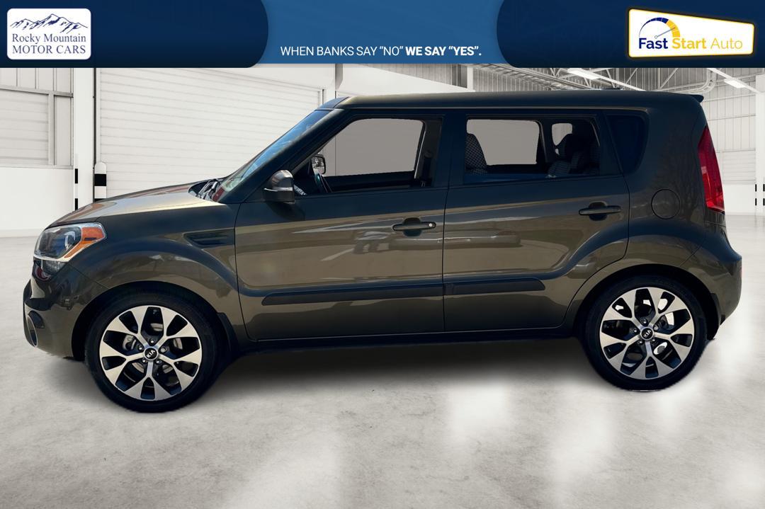 2013 Green Kia Soul ! (KNDJT2A63D7) with an 2.0L L4 DOHC 16V engine, Automatic, 6-Spd transmission, located at 767 S State Road, Pleasant Grove, UT, 84062, (801) 785-1058, 40.354839, -111.736687 - Photo #5