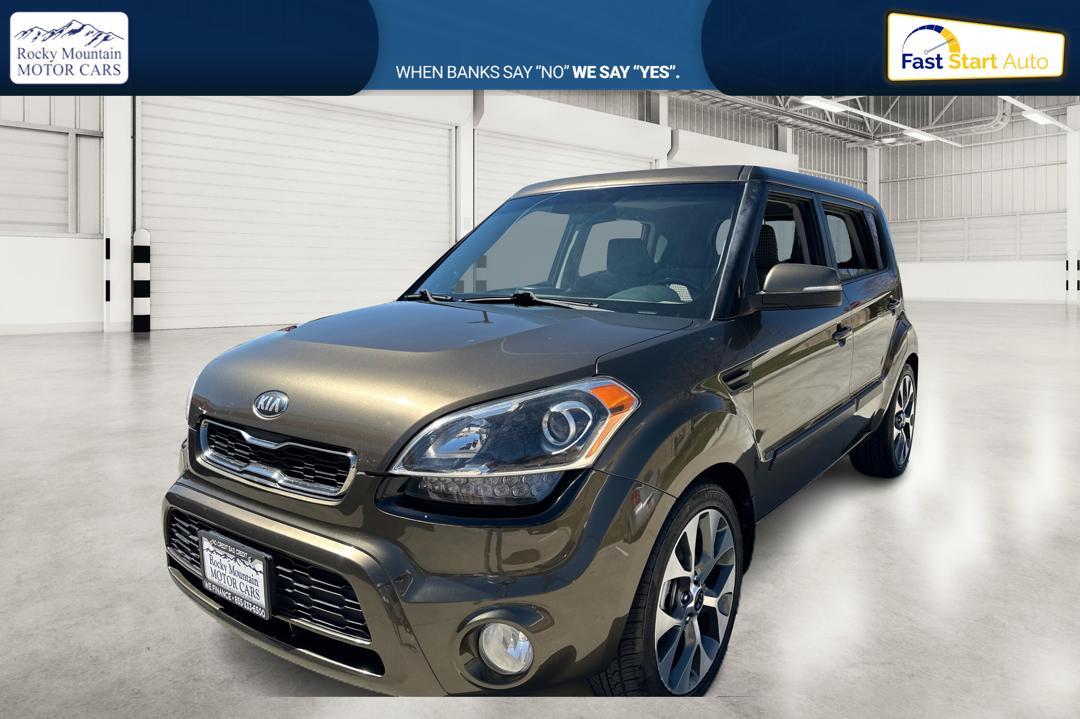 2013 Green Kia Soul ! (KNDJT2A63D7) with an 2.0L L4 DOHC 16V engine, Automatic, 6-Spd transmission, located at 767 S State Road, Pleasant Grove, UT, 84062, (801) 785-1058, 40.354839, -111.736687 - Photo #6