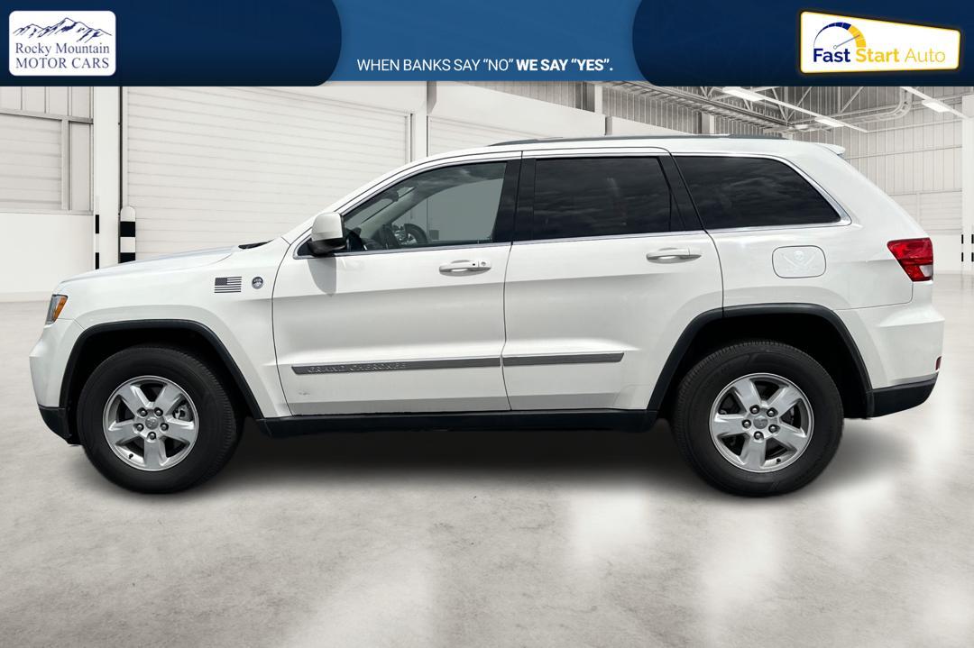 2012 White Jeep Grand Cherokee Laredo 4WD (1C4RJFAG7CC) with an 3.6L V6 DOHC 24V engine, 5-Speed Automatic transmission, located at 7755 State Street, Midvale, UT, 84047, (801) 753-9063, 40.610329, -111.892159 - Photo #5