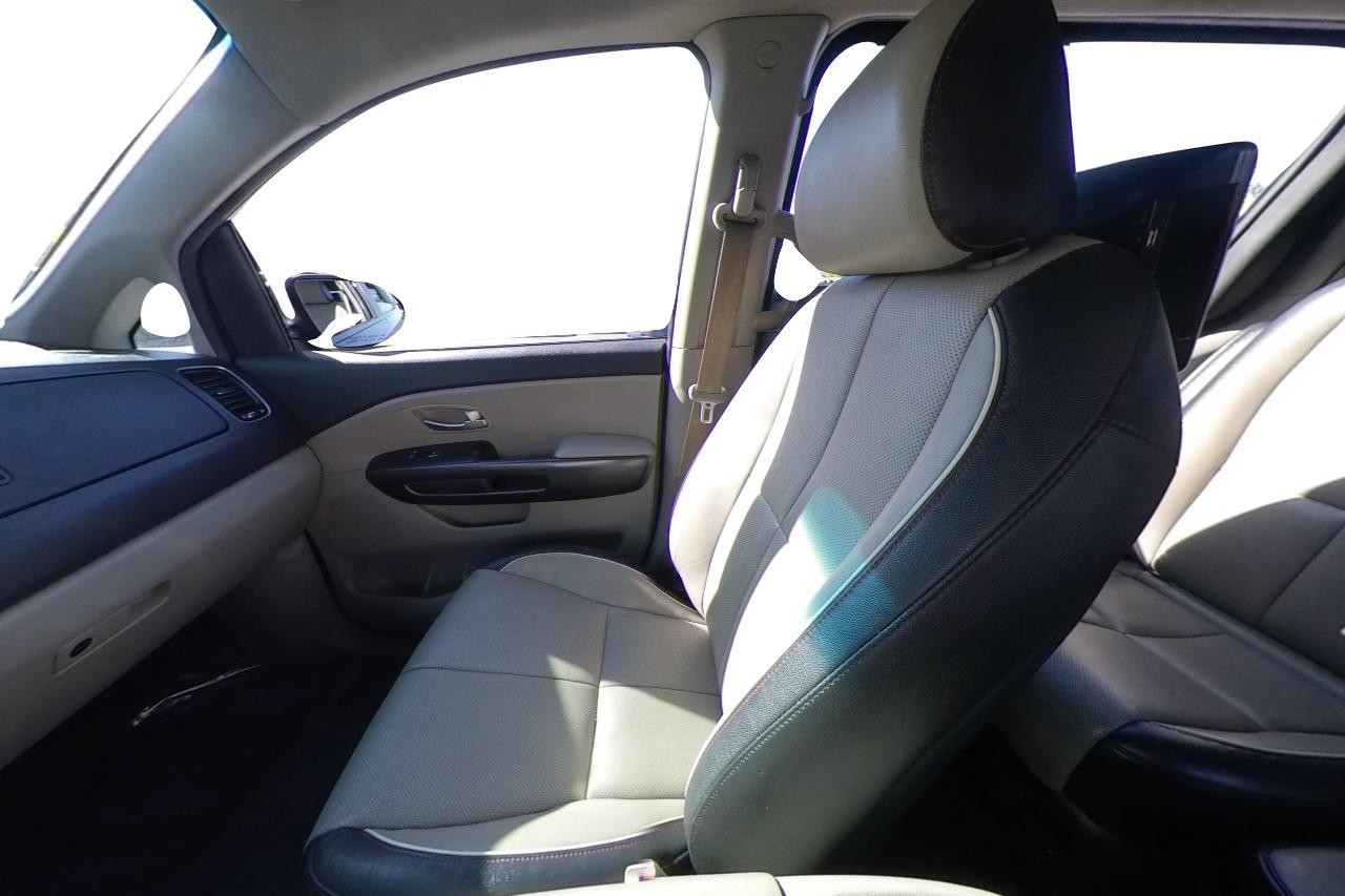2019 Black Kia Sedona LX (KNDMB5C15K6) with an 3.3L V6 DOHC 24V engine, 6A transmission, located at 767 S State Road, Pleasant Grove, UT, 84062, (801) 785-1058, 40.354839, -111.736687 - Photo#20