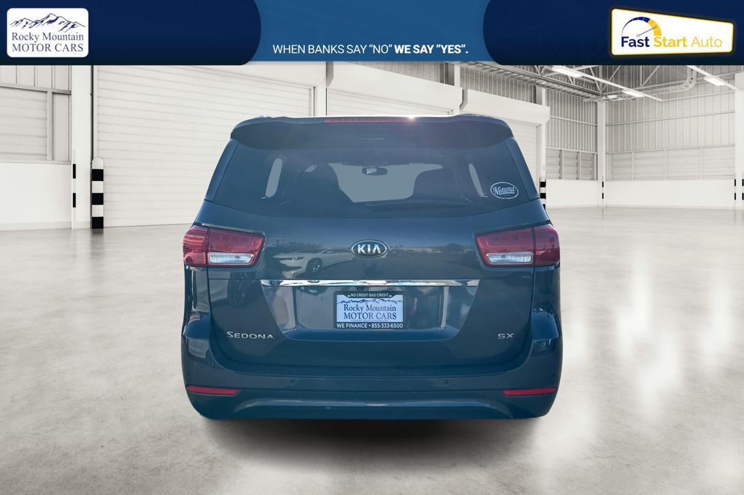 2016 Gray Kia Sedona EX (KNDMC5C18G6) with an 3.3L V6 DOHC 24V engine, 6-Speed Automatic transmission, located at 767 S State Road, Pleasant Grove, UT, 84062, (801) 785-1058, 40.354839, -111.736687 - Photo #3