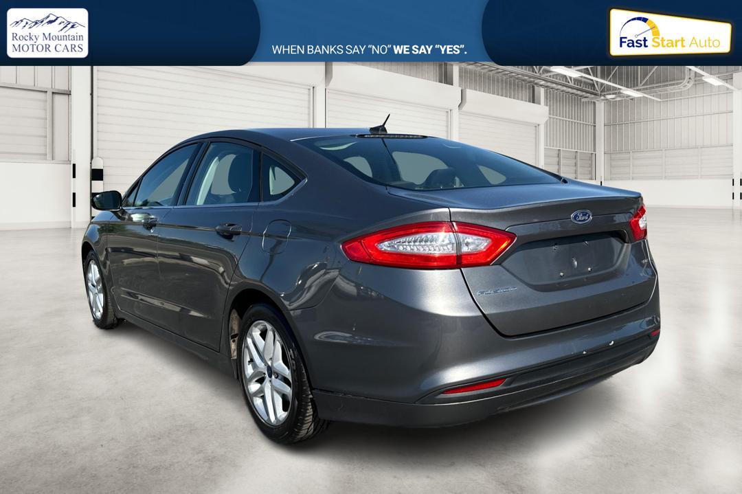 2014 Gray Ford Fusion SE (3FA6P0H74ER) with an 2.5L L4 DOHC 16V engine, Automatic, 6-Spd transmission, located at 767 S State Road, Pleasant Grove, UT, 84062, (801) 785-1058, 40.354839, -111.736687 - Photo #4