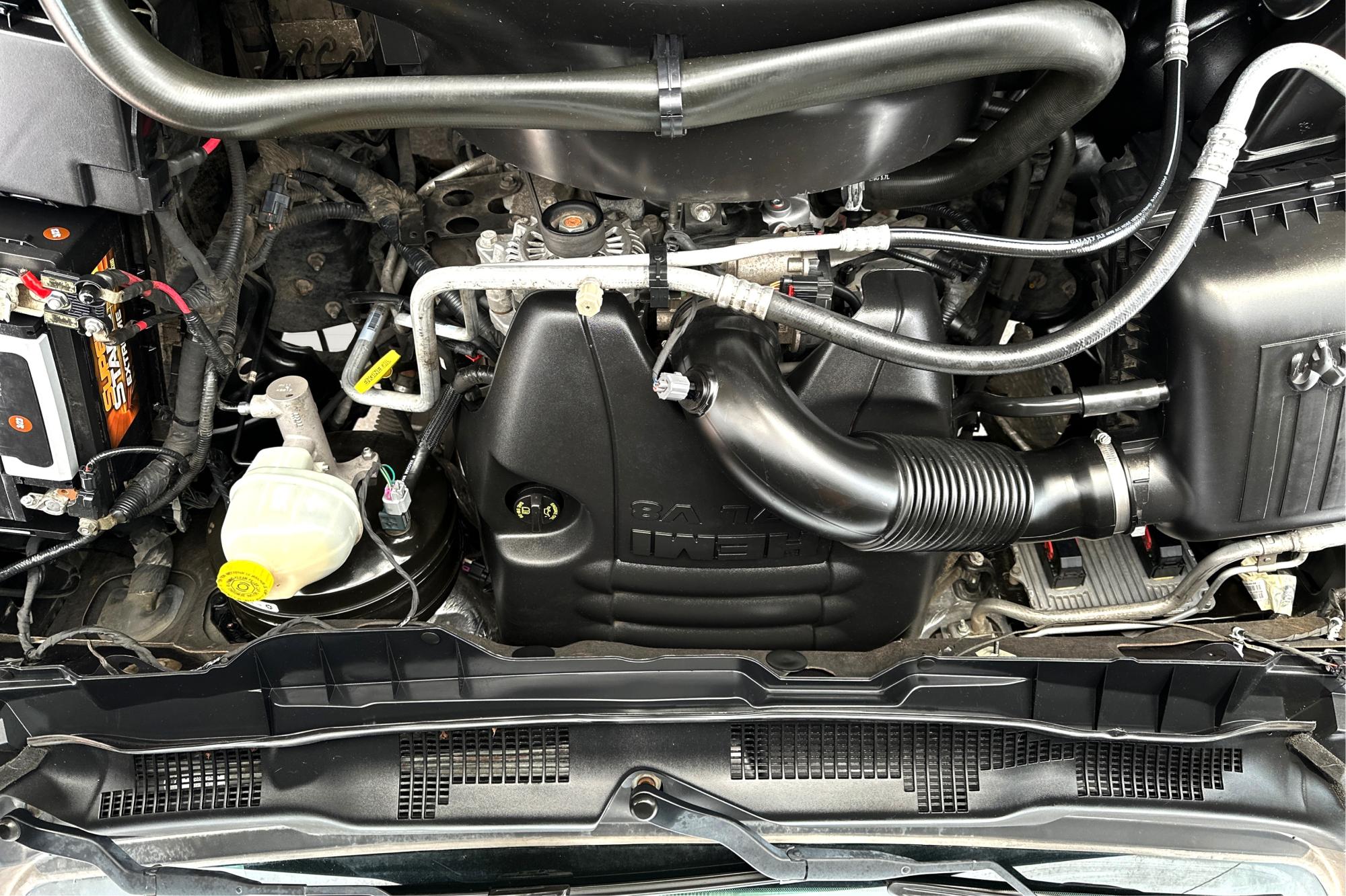 2016 Gray RAM 1500 SLT Crew Cab SWB 4WD (1C6RR7LT0GS) with an 5.7L V8 OHV 16V engine, 6A transmission, located at 767 S State Road, Pleasant Grove, UT, 84062, (801) 785-1058, 40.354839, -111.736687 - Photo#10