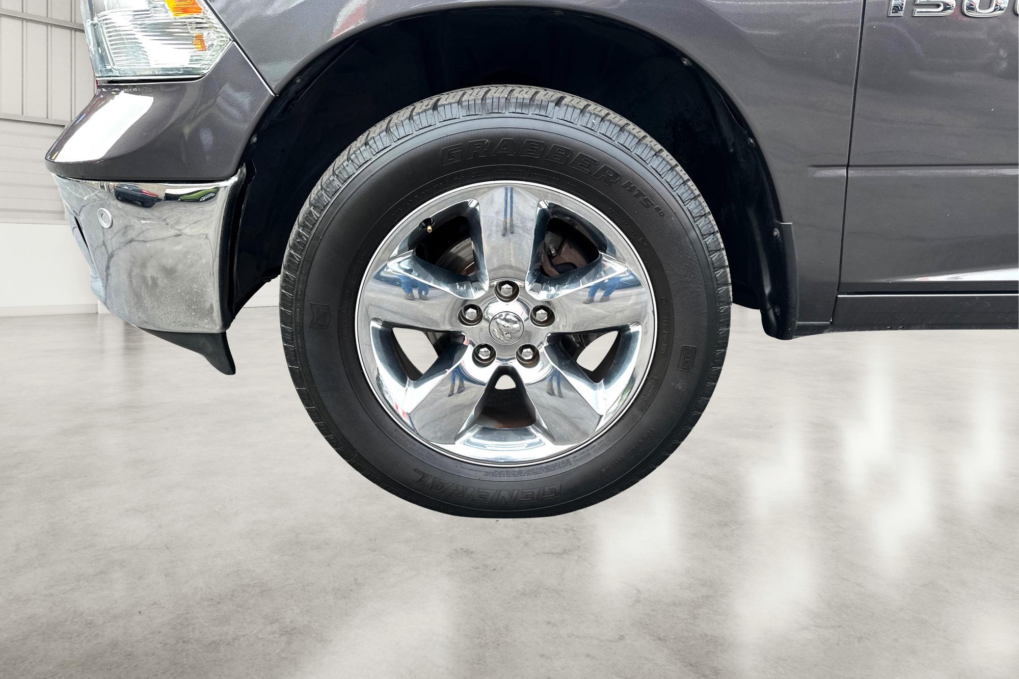 2016 Gray RAM 1500 SLT Crew Cab SWB 4WD (1C6RR7LT0GS) with an 5.7L V8 OHV 16V engine, 6A transmission, located at 767 S State Road, Pleasant Grove, UT, 84062, (801) 785-1058, 40.354839, -111.736687 - Photo#12
