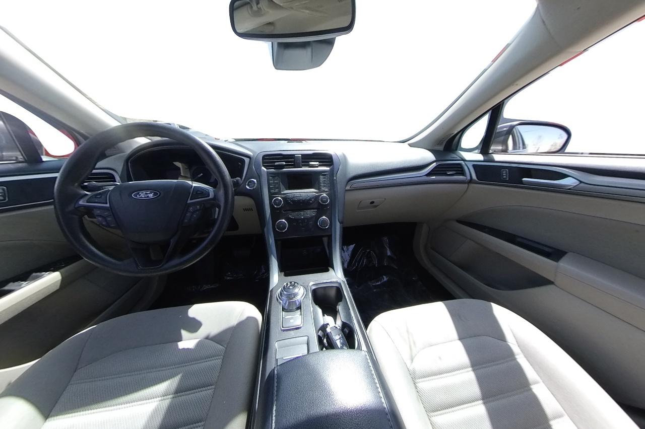 2018 Gray Ford Fusion SE (3FA6P0HD7JR) with an 1.5L L4 DOHC 16V engine, 6A transmission, located at 767 S State Road, Pleasant Grove, UT, 84062, (801) 785-1058, 40.354839, -111.736687 - Photo#18
