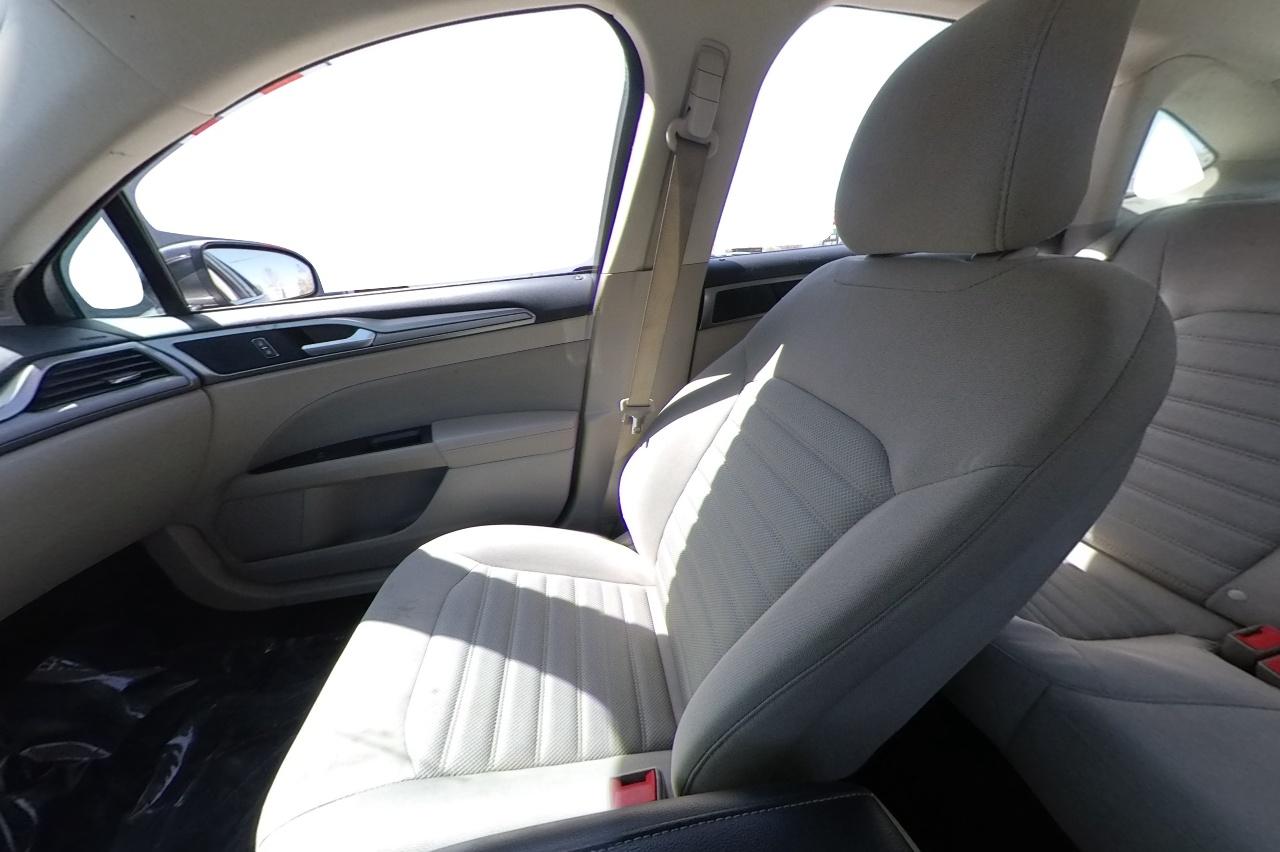 2018 Gray Ford Fusion SE (3FA6P0HD7JR) with an 1.5L L4 DOHC 16V engine, 6A transmission, located at 767 S State Road, Pleasant Grove, UT, 84062, (801) 785-1058, 40.354839, -111.736687 - Photo#19