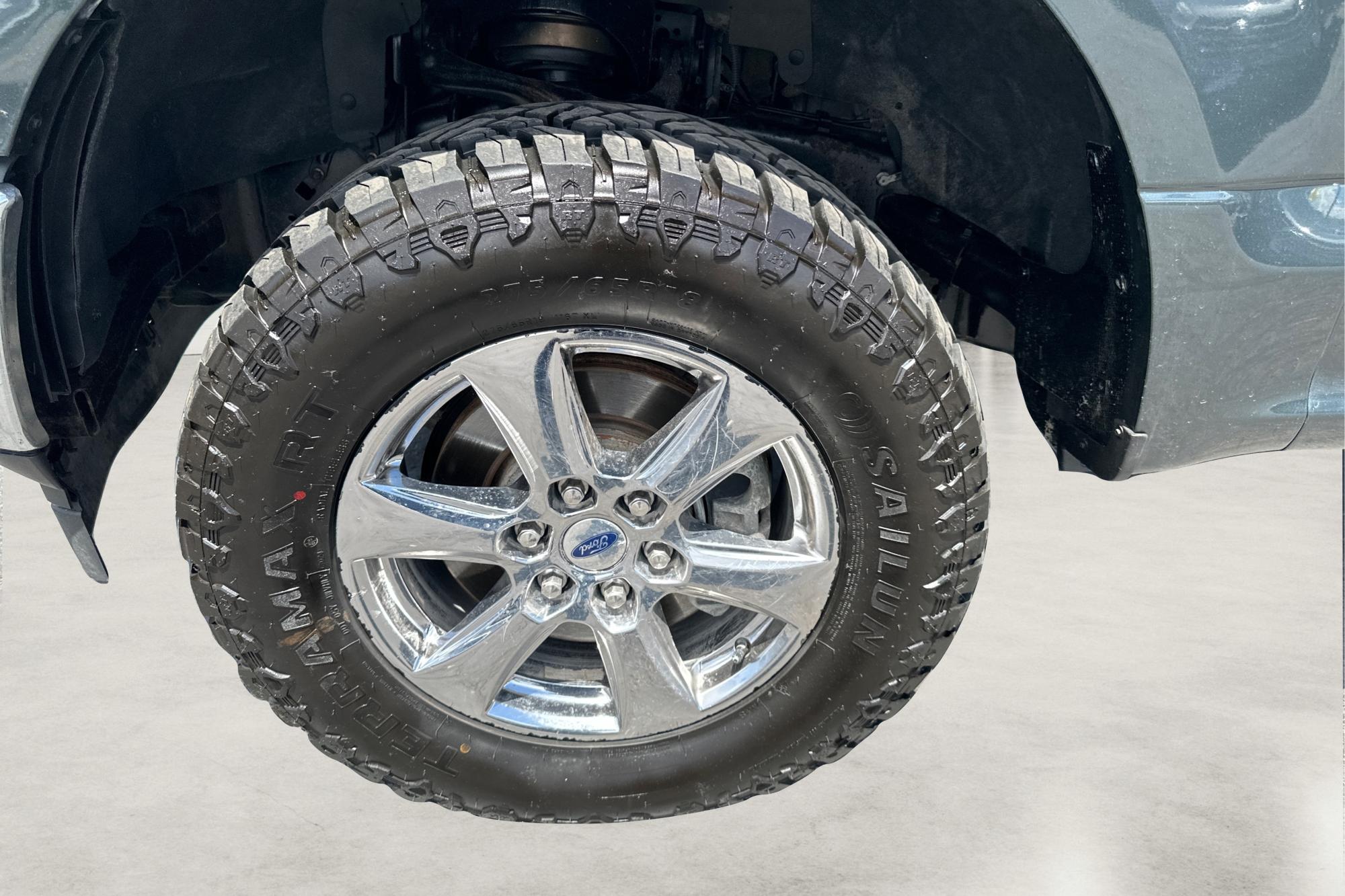 2018 Gray Ford F-150 Lariat SuperCab 6.5-ft. 4WD (1FTFX1EG8JK) with an 3.5L V6 DOHC 24V engine, 6A transmission, located at 7755 State Street, Midvale, UT, 84047, (801) 753-9063, 40.610329, -111.892159 - Photo#12