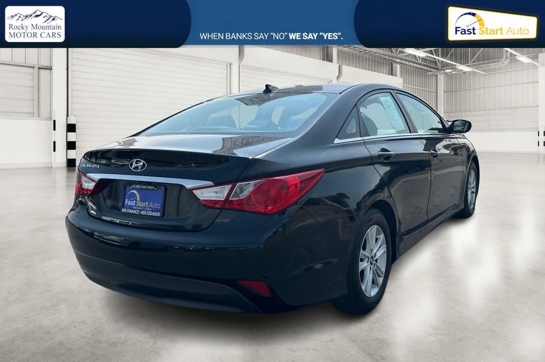 2014 Black Hyundai Sonata GLS (5NPEB4AC6EH) with an 2.4L L4 DOHC 16V engine, 6-Speed Automatic transmission, located at 7755 State Street, Midvale, UT, 84047, (801) 753-9063, 40.610329, -111.890656 - Photo#2