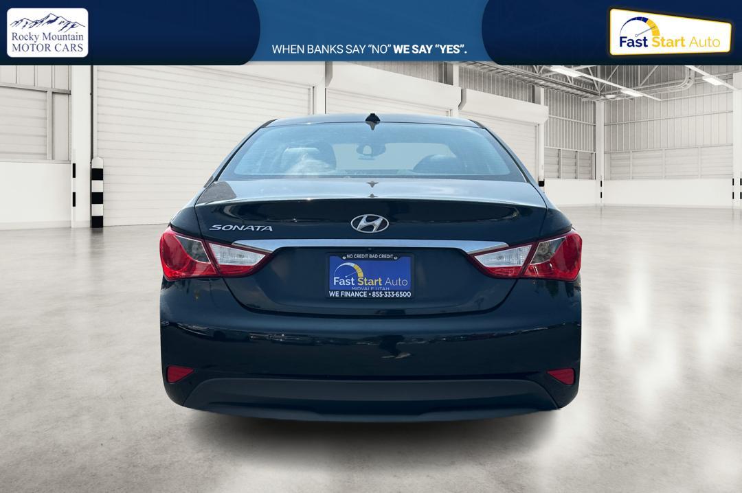 2014 Black Hyundai Sonata GLS (5NPEB4AC6EH) with an 2.4L L4 DOHC 16V engine, 6-Speed Automatic transmission, located at 7755 State Street, Midvale, UT, 84047, (801) 753-9063, 40.610329, -111.890656 - Photo#4