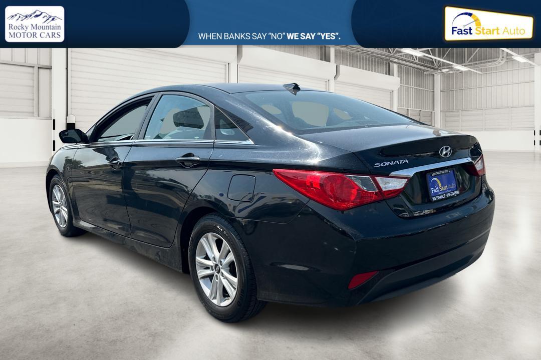 2014 Black Hyundai Sonata GLS (5NPEB4AC6EH) with an 2.4L L4 DOHC 16V engine, 6-Speed Automatic transmission, located at 7755 State Street, Midvale, UT, 84047, (801) 753-9063, 40.610329, -111.890656 - Photo#5