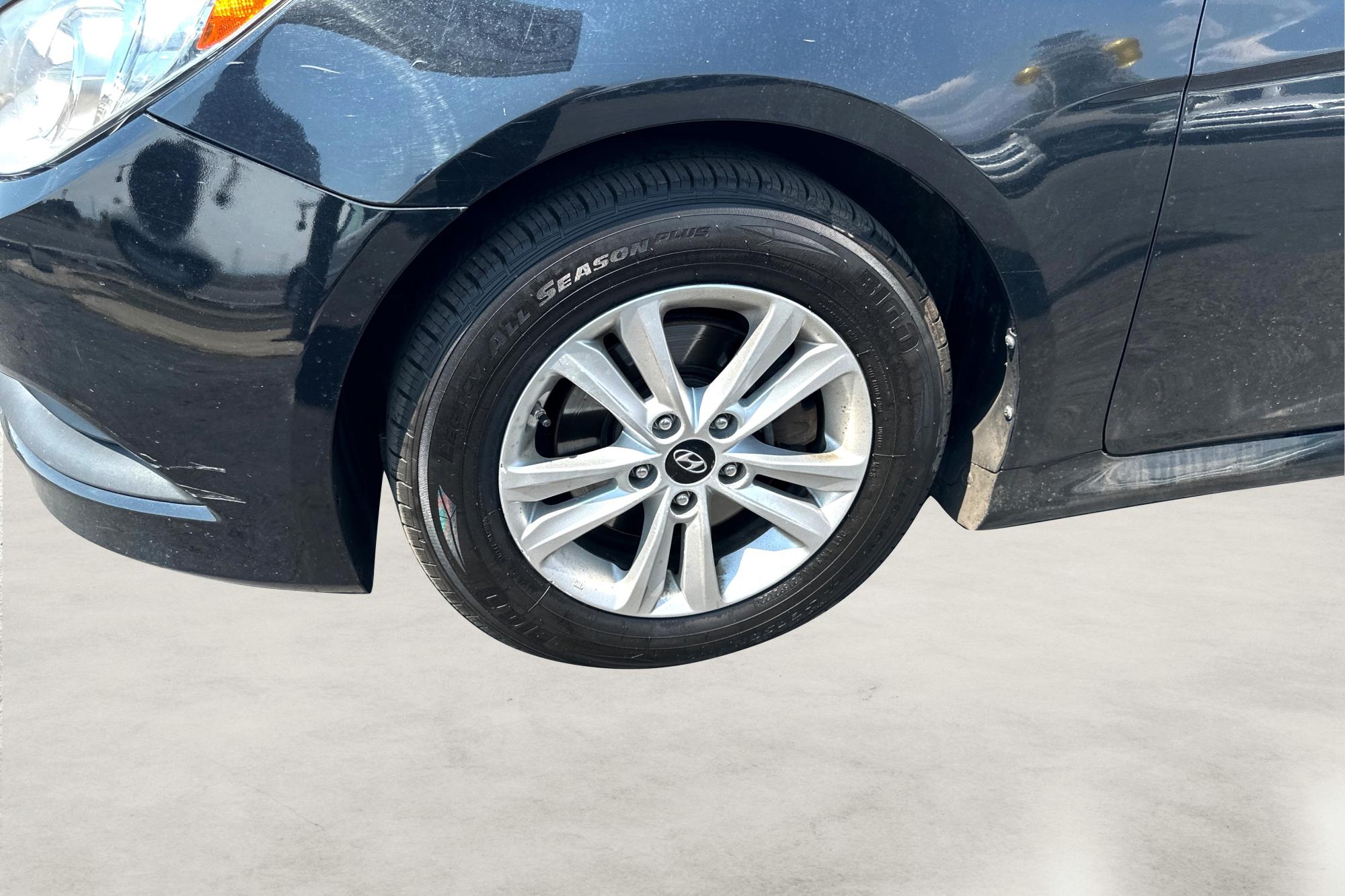 2014 Black Hyundai Sonata GLS (5NPEB4AC6EH) with an 2.4L L4 DOHC 16V engine, 6-Speed Automatic transmission, located at 7755 State Street, Midvale, UT, 84047, (801) 753-9063, 40.610329, -111.890656 - Photo#12