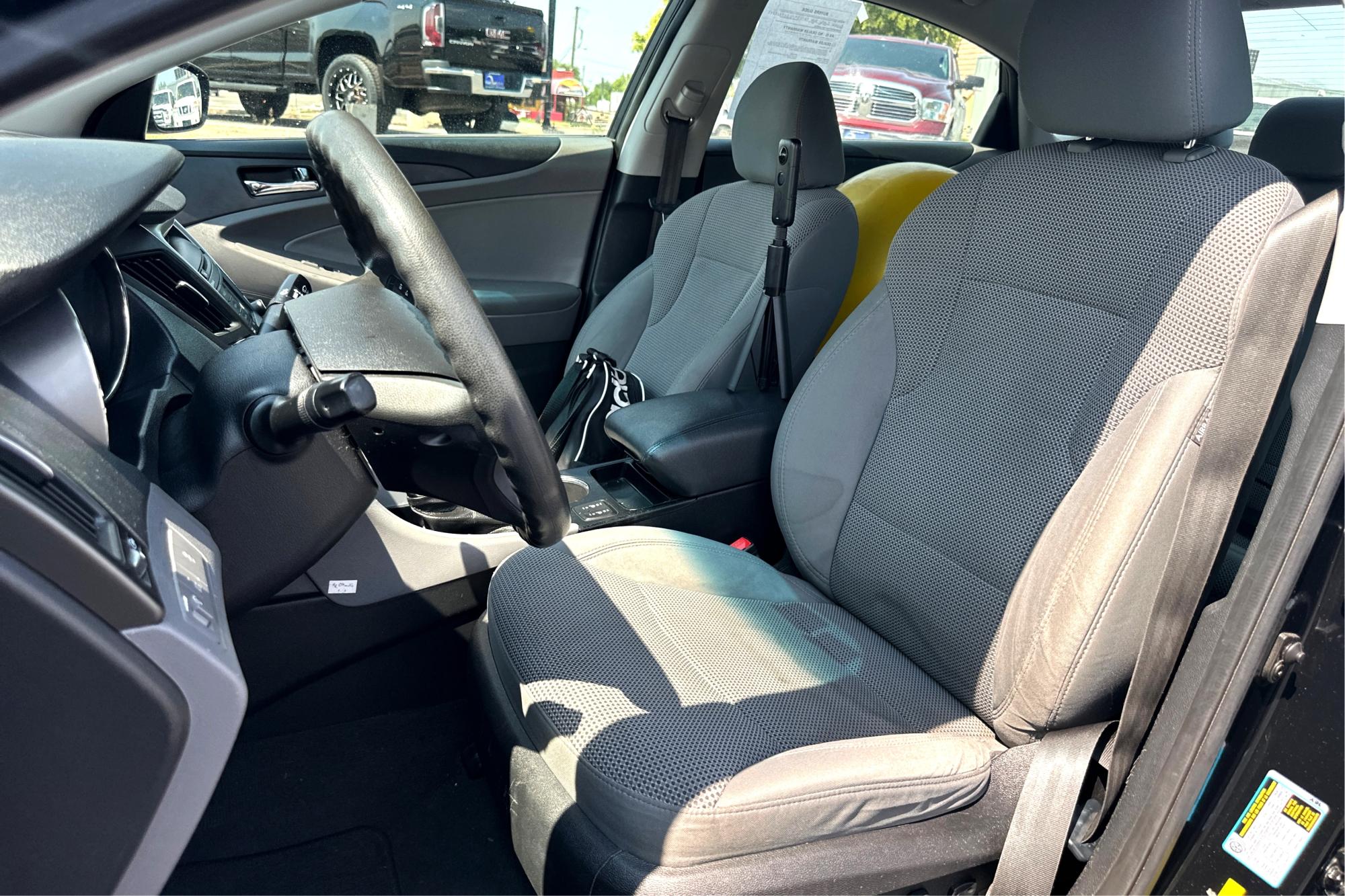 2014 Black Hyundai Sonata GLS (5NPEB4AC6EH) with an 2.4L L4 DOHC 16V engine, 6-Speed Automatic transmission, located at 7755 State Street, Midvale, UT, 84047, (801) 753-9063, 40.610329, -111.890656 - Photo#14
