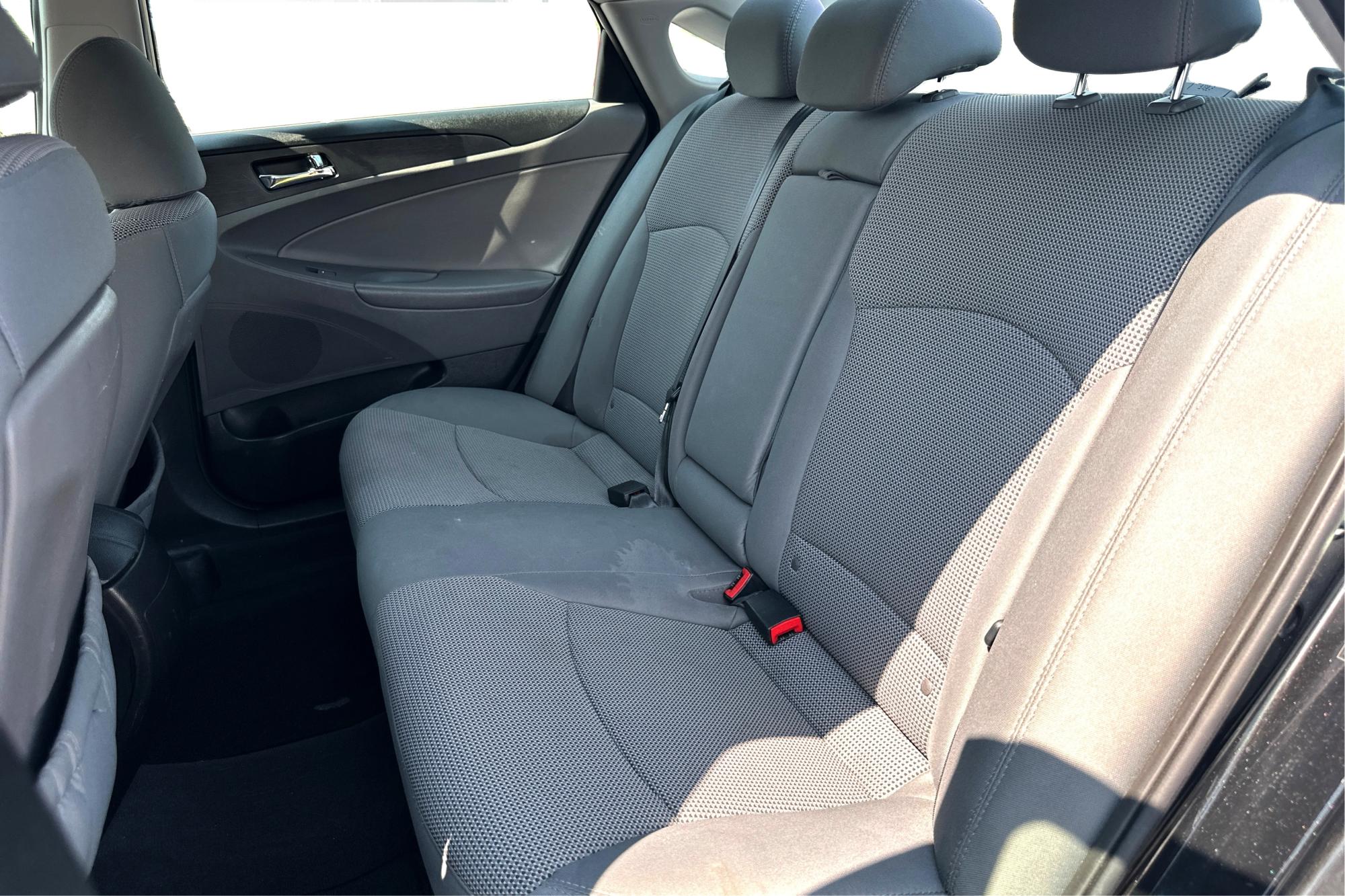 2014 Black Hyundai Sonata GLS (5NPEB4AC6EH) with an 2.4L L4 DOHC 16V engine, 6-Speed Automatic transmission, located at 7755 State Street, Midvale, UT, 84047, (801) 753-9063, 40.610329, -111.890656 - Photo#15