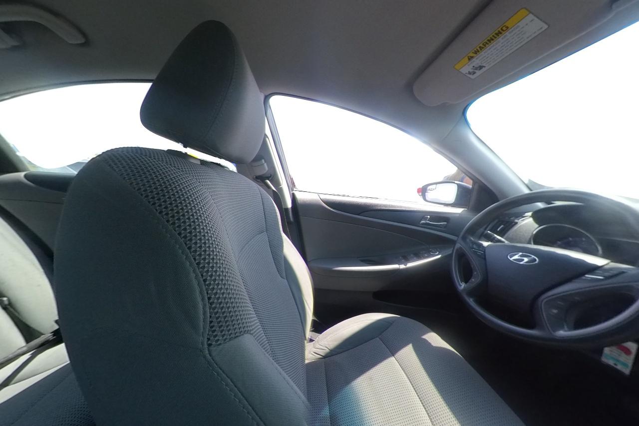 2014 Black Hyundai Sonata GLS (5NPEB4AC6EH) with an 2.4L L4 DOHC 16V engine, 6-Speed Automatic transmission, located at 7755 State Street, Midvale, UT, 84047, (801) 753-9063, 40.610329, -111.890656 - Photo#19