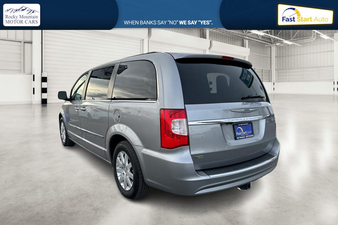 2016 Silver Chrysler Town and Country Touring (2C4RC1BG1GR) with an 3.6L V6 DOHC 24V engine, 6A transmission, located at 7755 State Street, Midvale, UT, 84047, (801) 753-9063, 40.610329, -111.892159 - Photo#5