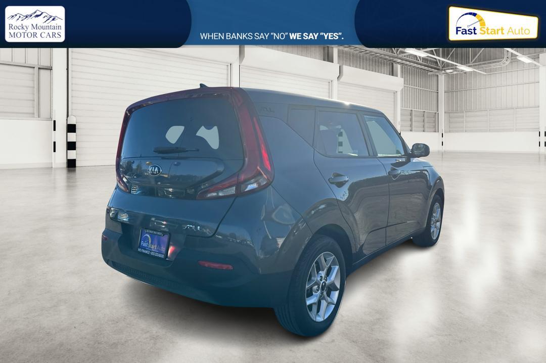 2021 Gray Kia Soul LX CVT (KNDJ23AU7M7) with an 2.0L L4 DOHC 16V engine, CVT transmission, located at 344 S Washington Blvd, Ogden, UT, 84404, (801) 399-1799, 41.255482, -111.970848 - Photo#2