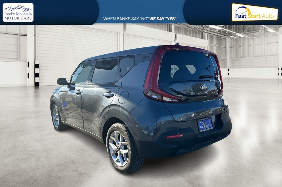 2021 Gray Kia Soul LX CVT (KNDJ23AU7M7) with an 2.0L L4 DOHC 16V engine, CVT transmission, located at 344 S Washington Blvd, Ogden, UT, 84404, (801) 399-1799, 41.255482, -111.970848 - Photo#5